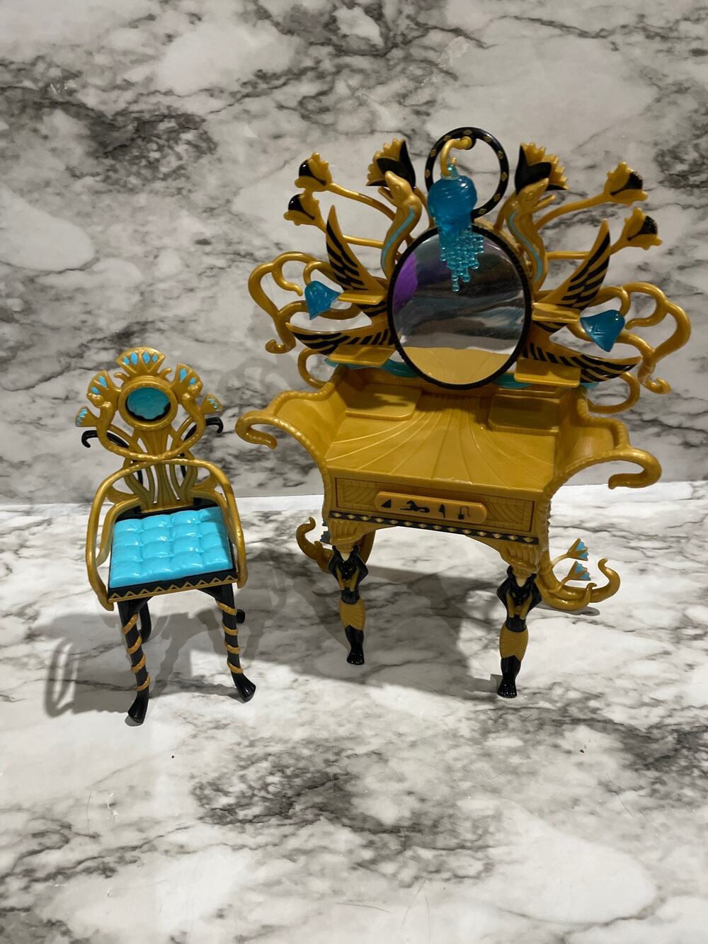 Monster High Cleo De Nile's Gold Vanity